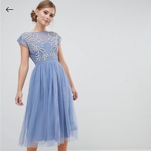 Winter wonderland open back embellished midi tulle dress! BLUE Size 2